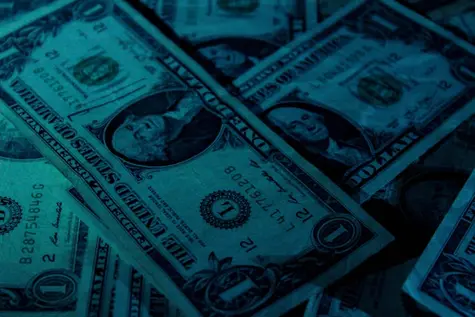 Dolar się umacnia! Złoty traci do euro EUR/PLN i dolara USD/PLN