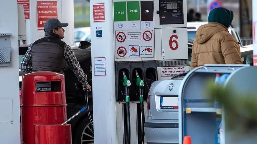 BADANIE: Polacy chcą promocji na alkohol na stacjach benzynowych. Ceny paliw schodzą na drugi plan | FXMAG INWESTOR