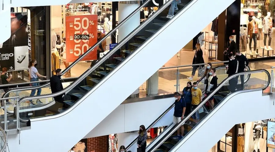 BADANIE: Polacy ruszą na masowe zakupy do galerii handlowych, które odłożyli z powodu ich zamknięcia | FXMAG INWESTOR