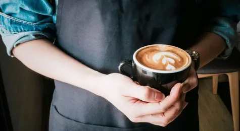 Cena kawy bardzo spada, ale nie widać tego w naszych filiżankach | FXMAG INWESTOR