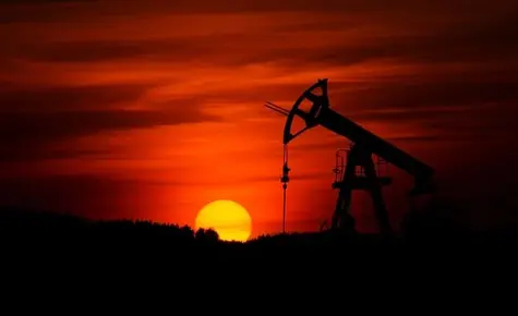 Cena ropy wzrosła do 57 dolarów USD za baryłkę. Duży spadek zapasów ropy naftowej w USA