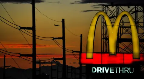 Czy przerzucimy się na BigMac’a w dobie kryzysu? Analizujemy sytuację finansową McDonald’s | FXMAG INWESTOR