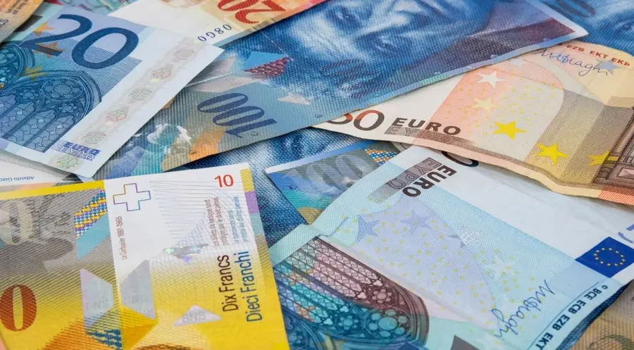 Czy to początek nowego kryzysu? Kurs franka szwajcarskiego (CHF) zyskuje ku rozpaczy kredytobiorców | FXMAG INWESTOR