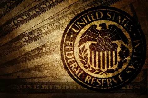 Fed pcha kurs dolara w górę