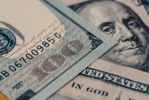 Dolar zbliża się do 3,70 zł