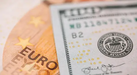 Kurs euro (EUR) dostał podwójne wsparcie. Dolar (USD) jednak wciąż pozostaje ulubieńcem