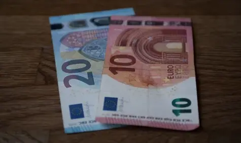 Euro w stosunku do funta powinno spadać w dłuższej perspektywie. Kurs EURGBP obiera kierunek na 0,875!