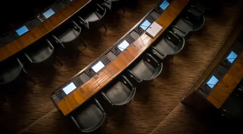 Funt mocno w górę. Przełamuje 4.95. Do 5 złotych brakuje 3 grosze