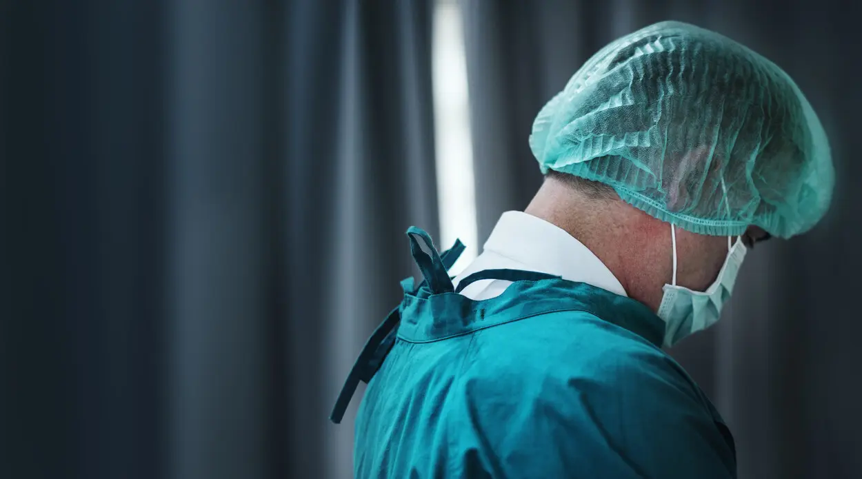 Kolejny lekarz milioner. W rok zarobił niemal 1,8 mln zł pracując „72 godziny na dobę”!