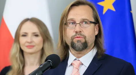 Praca na śmieciówkach i B2B to duże ryzyko? Szef PIP: “Ubóstwo emerytalne i brak pełnej ochrony w losowych przypadkach“