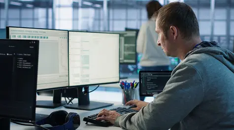 W Polsce nie będzie miał kto uczyć przyszłych informatyków? Problemem są zarobki kadry akademickiej