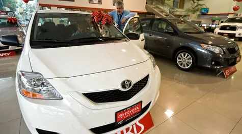 Spadek sprzedaży nowych aut. Liderem Toyota, auta z Chin daleko w tyle