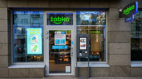 Tego po Żabce trudno się spodziewać. Zaskakujące usługi, które jednak do tanich nie należą
