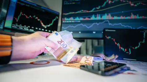WIG rośnie, kurs euro stabilny EUR/PLN. Rynki czekają na kolejny impuls