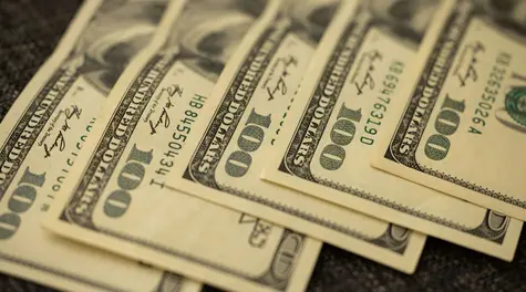 Atak USA i Izraela na Iran wstrząsa rynkami. Ropa, złoto i dolar w centrum uwagi