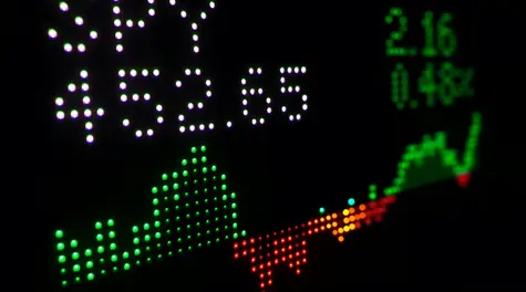 Rosnący VIX, spokojny rynek akcji. Czy S&P 500 szykuje się na gwałtowny ruch?