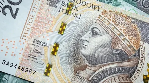 Złoty nie ma lekko po ataku na Iran. Ryzyko geopolityczne na pierwszym planie