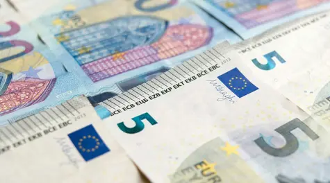 Kurs euro EUR/PLN najwyżej od ponad roku! Dziś RPP decyduje o stopach procentowych