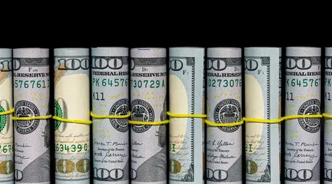 Atomowe wzrosty na ropie, kurs euro EUR/PLN i dolara USD/PLN coraz wyżej