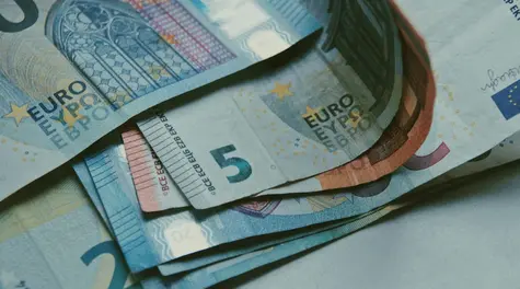 Wojna odwlecze kwietniowe cięcie stóp na późniejszy okres? Co czeka kurs euro EUR/PLN i dolara USD/PLN?