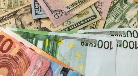 Kurs euro EUR/PLN stabilizuje się na 4,28. Prognoza kursów walut: euro, dolara i franka