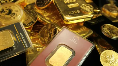 Złoto w rekordowym rajdzie! Geopolityka, Fed i napięcia handlowe napędzają ceny metalu
