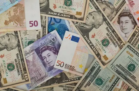 Ile zapłacimy za euro, dolara, franka i funta przed weekendem? Kursy walut 3 grudnia | FXMAG INWESTOR