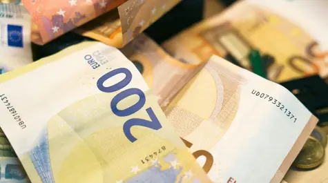Kursy walut: Kurs euro pod sporą presją. To stanie się z EUR/USD, mówią banki