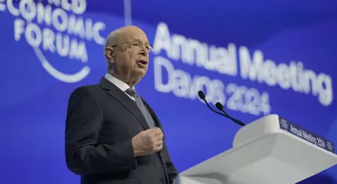 Klaus Schwab szokuje w Davos. „Wyłania się globalny konsensus w sprawie AI” - mówi szef Microsoft | FXMAG INWESTOR