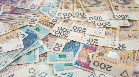 Komentarz walutowy – złoty czeka na decyzję Rady. Poranne notowania walut, zobacz po ile euro (EUR), dolar (USD), funt (GBP), frank (CHF) | FXMAG INWESTOR