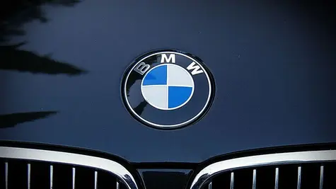 Koniec cofania liczników dzięki blockchain? BMW testuje system kontroli przebiegu