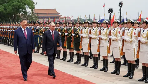 Kurs dolara na rozdrożu. Trump grozi Iranowi. „Być może będziemy musieli zadać im kolejny potężny cios”. Putin zawitał w Chinach. USD/PLN, euro (EUR/USD) | Kursy walut, prognozy