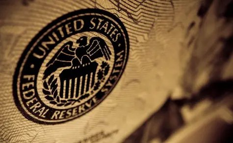 Kurs dolara reaguje na 'minutki' Fed