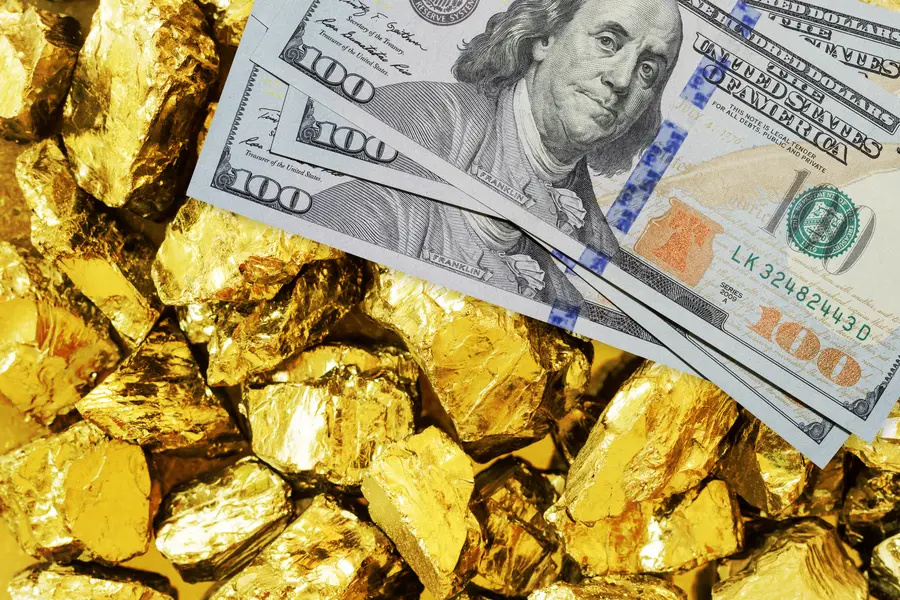 Kurs dolara (USD) wyraźnie poniżej 4 zł. Cena złota szuka szczytu
