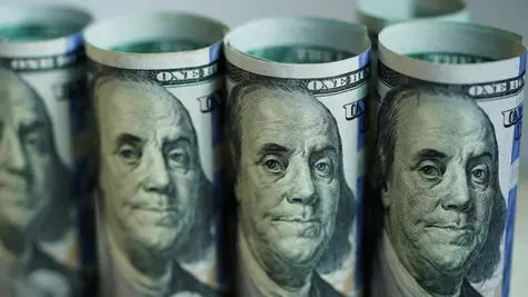 Kurs dolara na rozdrożu! Bank ujawnia nowe prognozy. Oto jak poradzi sobie USD/PLN i euro (EUR/USD) | Kursy walut