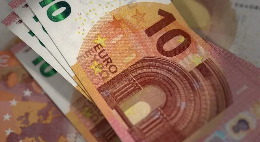 Kurs euro do dolara (EUR/USD) w ważnej technicznej barierze! Spokój na giełdach  | FXMAG INWESTOR