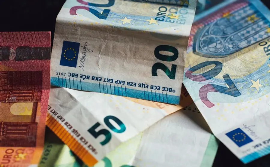 Kurs euro (EUR) do dolara (USD) w trendzie wzrostowym. Niższe otwarcie w Europie, kolejne napięcia na linii USA-Chiny, spadek gigantów technologicznych