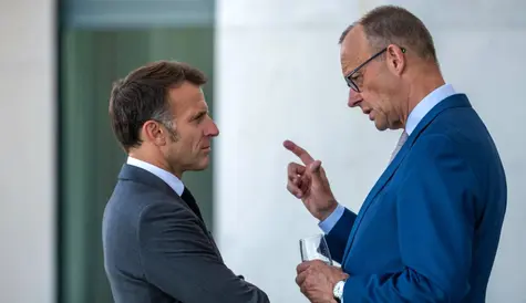 Kurs euro (EUR/PLN, EUR/USD) „przygląda się” zamieszaniu we Francji. To pewne. Prognozy zostały obniżone | Kurs dolara, Kursy walut