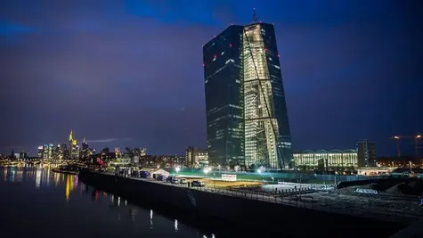 Kurs euro pod presją działań EBC. Banki centralne wpływają na kursy walut, a złoty mocno traci
