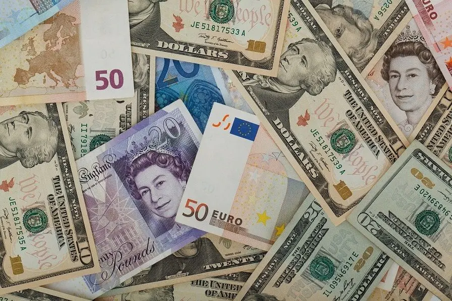 Kurs funta (GBP/PLN) w dół. Ile zapłacimy za euro, franka i dolara? Kursy walut 17 stycznia | FXMAG INWESTOR