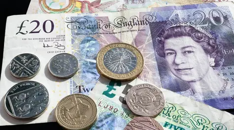 Kurs funta zanurkuje? Pokerowe zagrywki Theresy May wpływają na rynek Forex