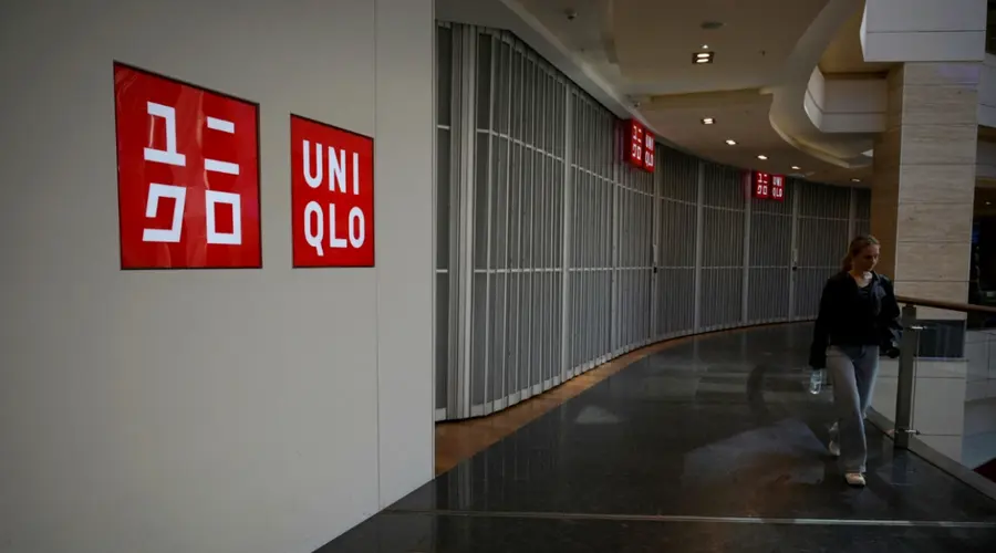 Niepokojący kurs dolara uderza w giganta. Akcje runęły mimo rekordowych wyników finansowych | Akcje Fast Retailing, giełda, prognozy, kursy walut, kurs USD/JPY
