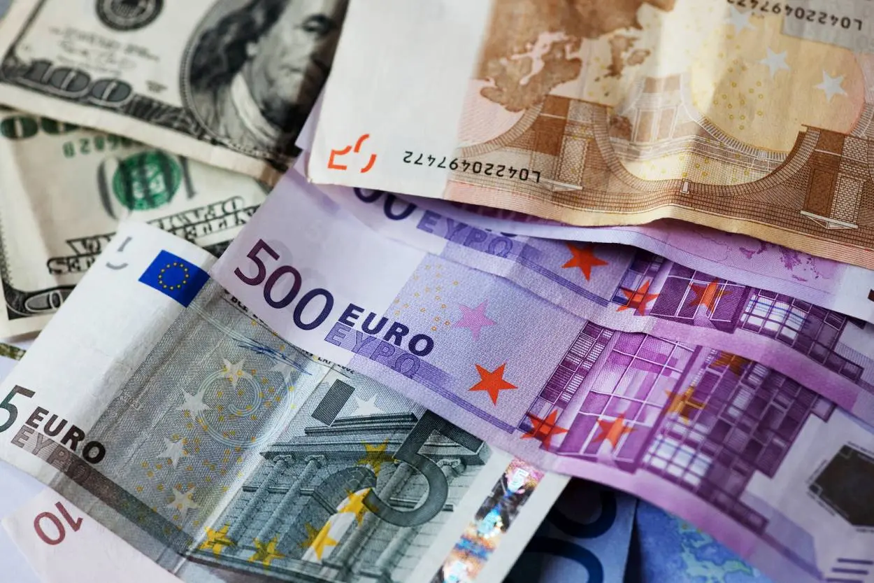 Ile wynosi kurs euro do dolara (EUR/USD)? Co wpłynęło w ostatnich dniach na wartość EUR/USD?