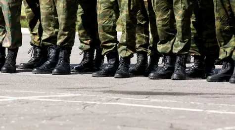 Łotwa przywraca pobór do wojska: obowiązkowa roczna służba wojskowa! | FXMAG INWESTOR