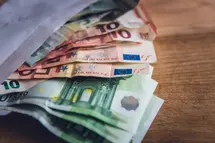 Ekspert analizuje kurs euro EUR/PLN i dolara USD/PLN - analiza techniczna