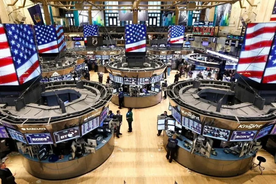 Mieszany koniec sesji dla amerykańskich indeksów giełdowych - NASDAQ spadł, a S&P 500 zakończył dzień płasko | FXMAG INWESTOR