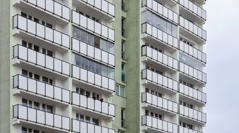 Co trzecia osoba chce wyjechać, bo mieszkania w kraju są zbyt drogie