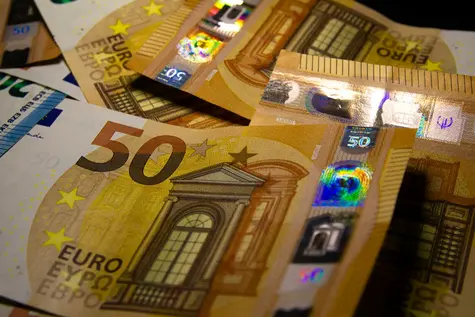 Kurs dolara traci, pozycja euro coraz mocniejsza! (EUR/USD, EUR/PLN)