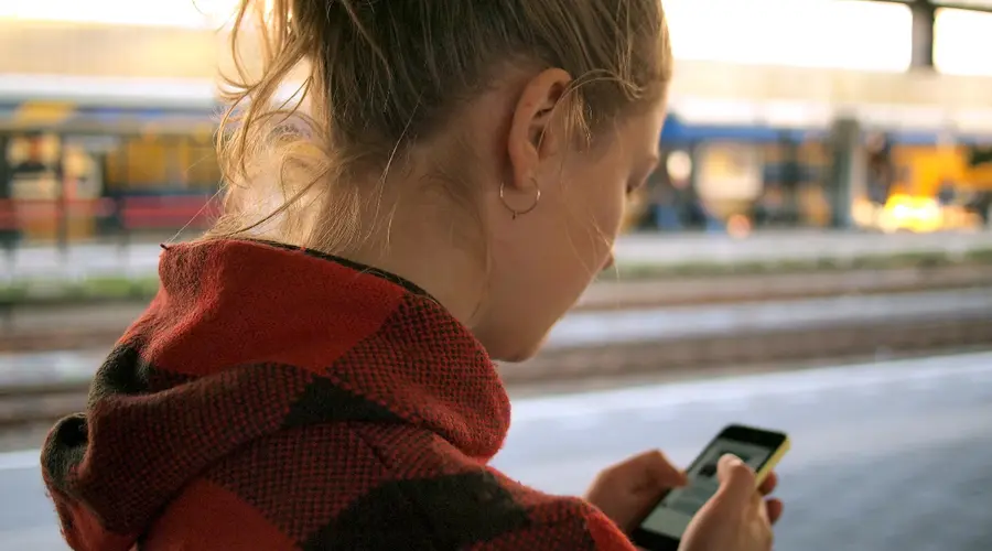 Premier Norwegii zapowiedział podniesienie minimalnego progu wiekowego dla użytkowników mediów społecznościowych