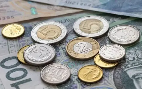 Polski złoty coraz słabszy. Kursy euro i dolara zaskakująco wysoko. Podsumowanie tygodnia. Komentarz walutowy
